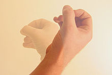 220px-Fingers-and-thumb-in-circle-downward-motion.jpg