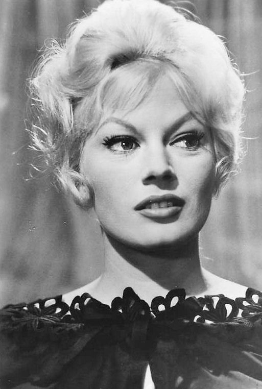 anita_ekberg_mb60
