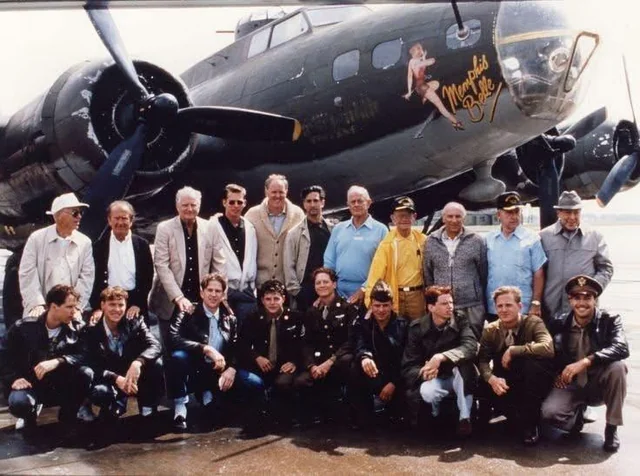 Imagen de los actores con los veteranos