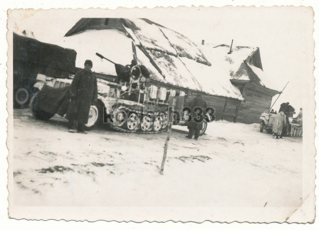 Foto Flak Panzer Halbkette mit Munition Sd. Anhänger an der Ostf