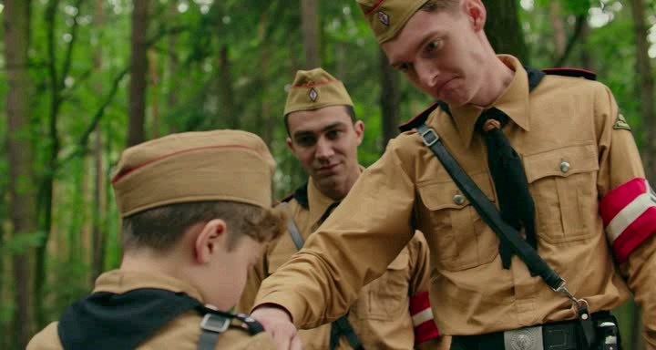 Jojo.Rabbit.2019.iTALiAN.BDRiP.AC3.XviD.avi_snapshot_00.10.24.374