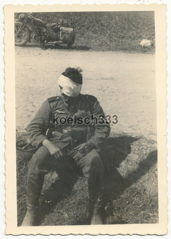 Foto schwer im Gesicht verwundeter Kradschütze nach Kämpfen an der Ostfront 1941