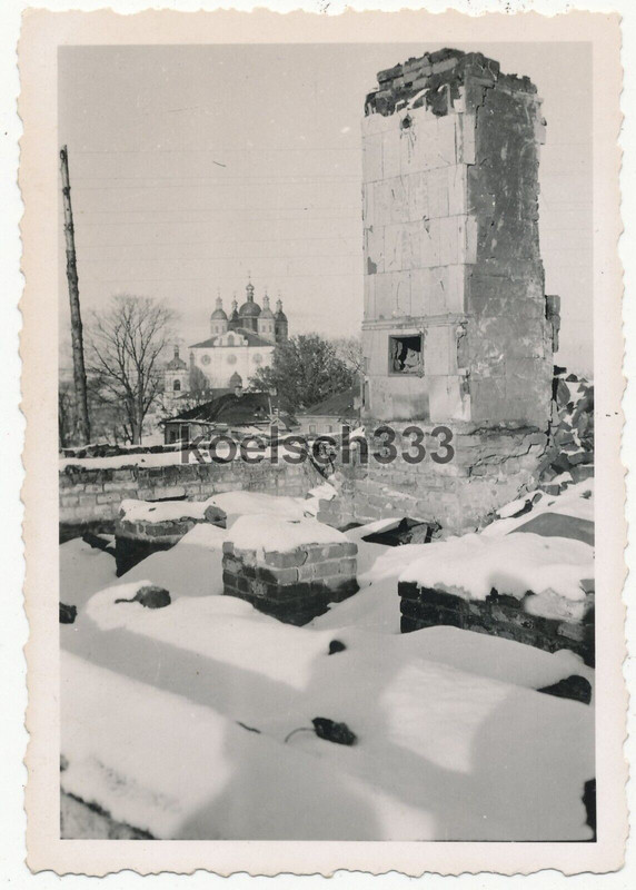 Foto Häuser Ruinen vor der Kathedrale in Smolensk Russland Winter 1941
