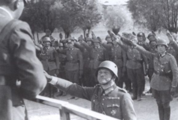 Guderian saludando a Hitler durante una visita de este al XIX Cuerpo Motorizado durante los primeros compases de la campaña de Polonia. Septiembre de 1939