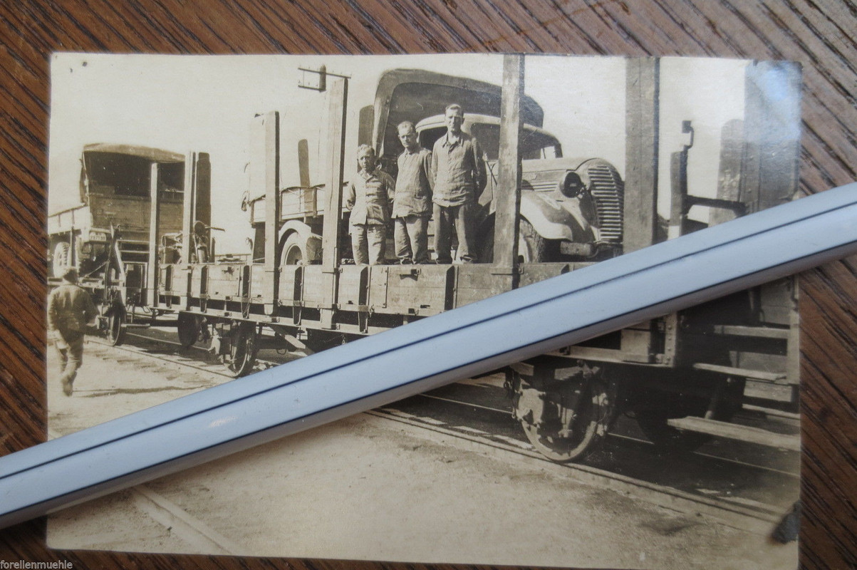 Orig. Foto Mercedes Pritschen-LKW auf Güterwaggo