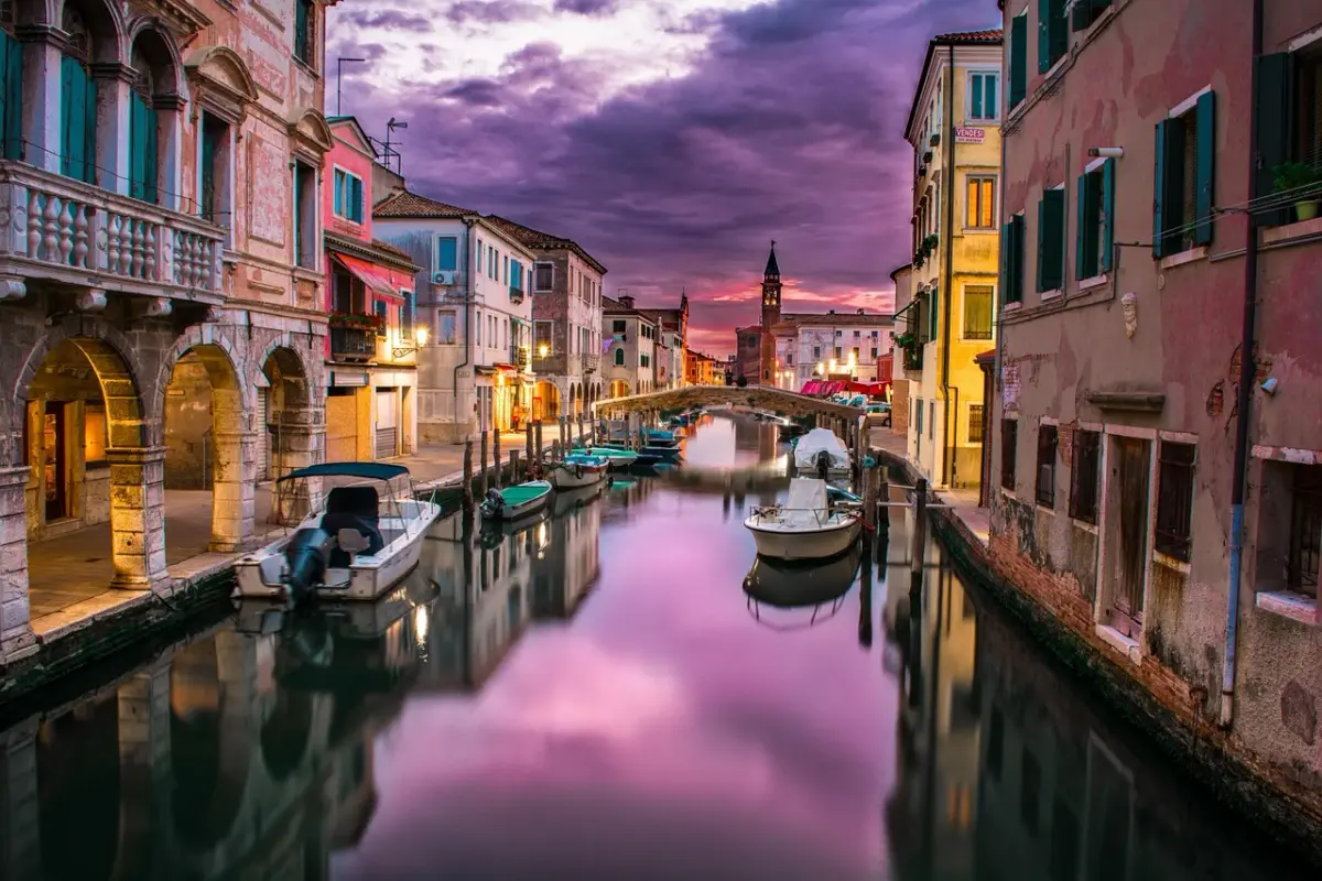 purple-canal-1209808-1280.webp