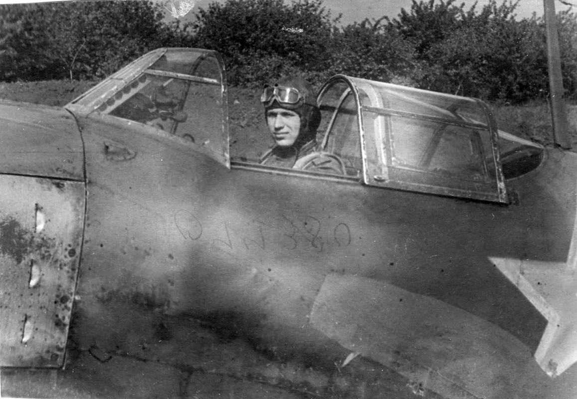 Lavochkin-La-5FN-31IAP-with-soviet-ace-NM-Skomorohov-1943-01