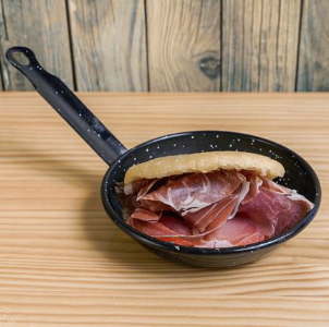 Arepa de secreto con queso (1 ud.)