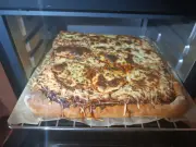 screenshot_monred_pizza_pate_precuite_puis_dressage_appareil_tomate_fromage_creme_epices_T2_huile_ai