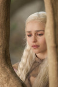 emilia-clarke-game-of-thrones-14
