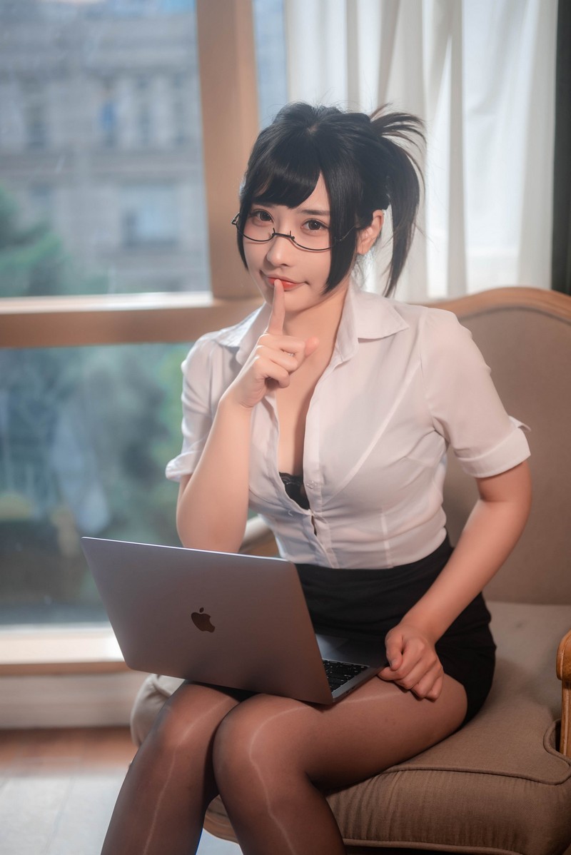 糖果果Candy 室内OL 制服 Cosplay 写真集【102P｜325.8MB】插图7