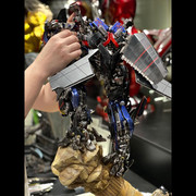 Queen-Studios-ROTF-Jetwing-Optimus-Prime-Diorama-05