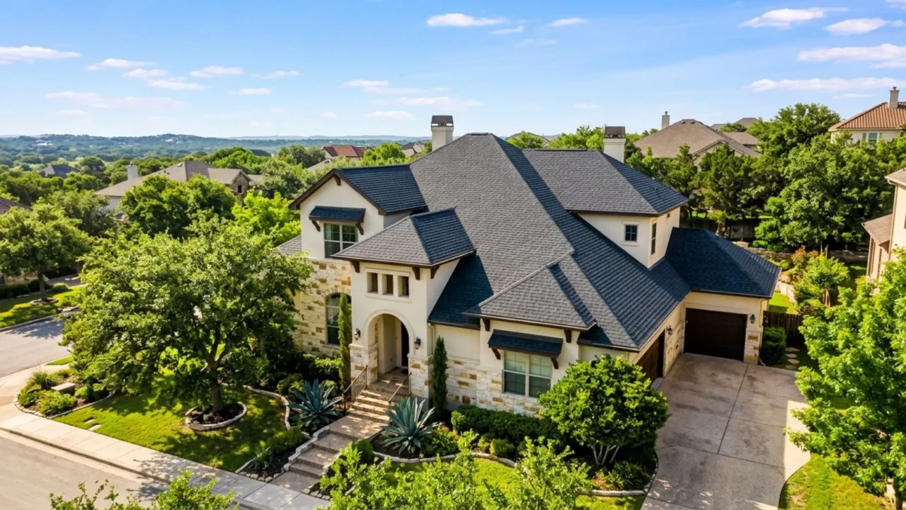 Completed new shingle roof on San Antonio home