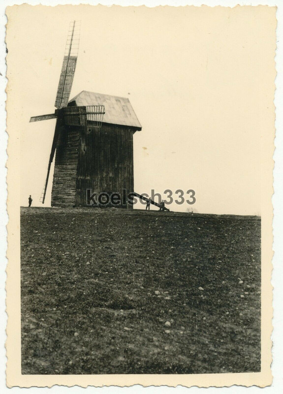 Foto Soldaten der Wehrmacht an einer Windmühle in Mlawa Polen Ostfeldzug 1941