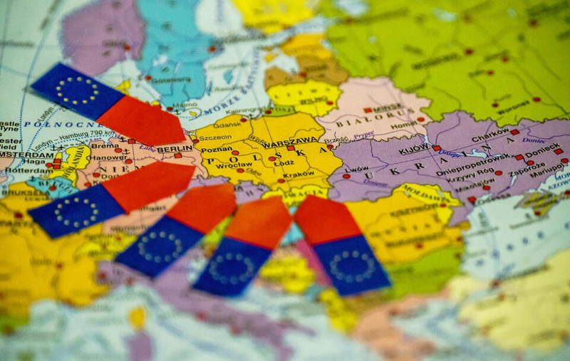 Briuselis nori prievarta perkėlinėti migrantus, Lenkija priešinasi, Lietuva tyli