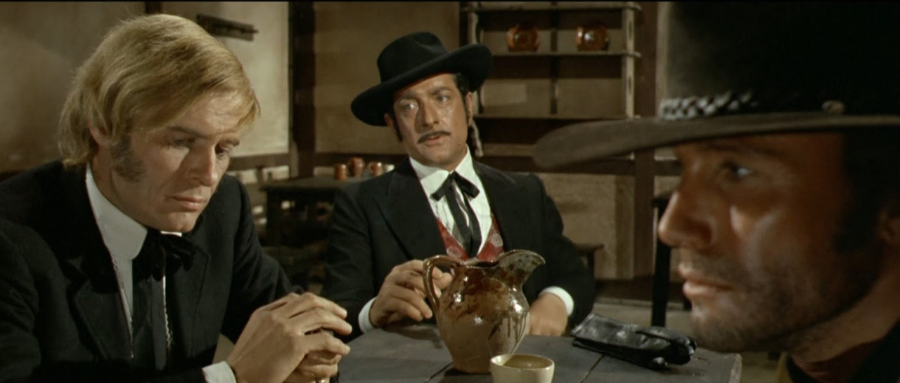 Une longue file de croix (repack 1080p VF et VOST).mkv_snapshot_01.00.32_[2017.04.27_14.17.52]