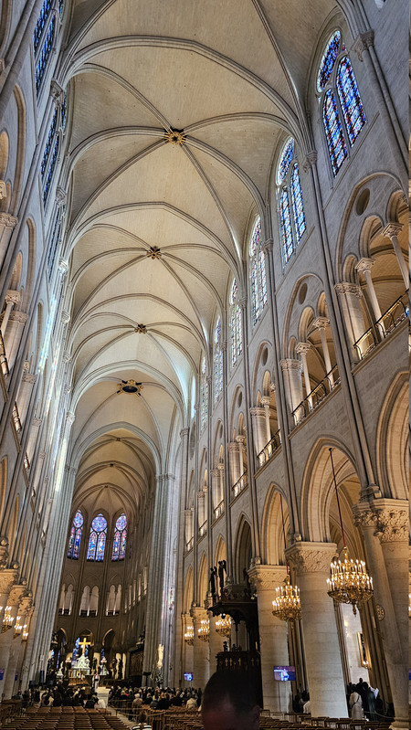 一進去就能感受到莊嚴的氣氛,以及「大教堂」的感覺