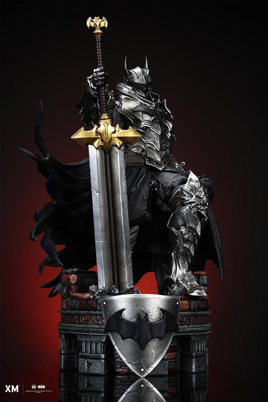 Premium Collectibles : Dark Knights of Steel Bruce Wayne 1/4 Statue  6
