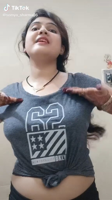 Desi Girl big Boobs and Navel.mp4_snapshot_00.03.083