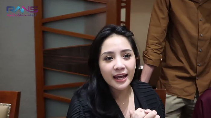 Gigi menjawab pertanyaan netizen