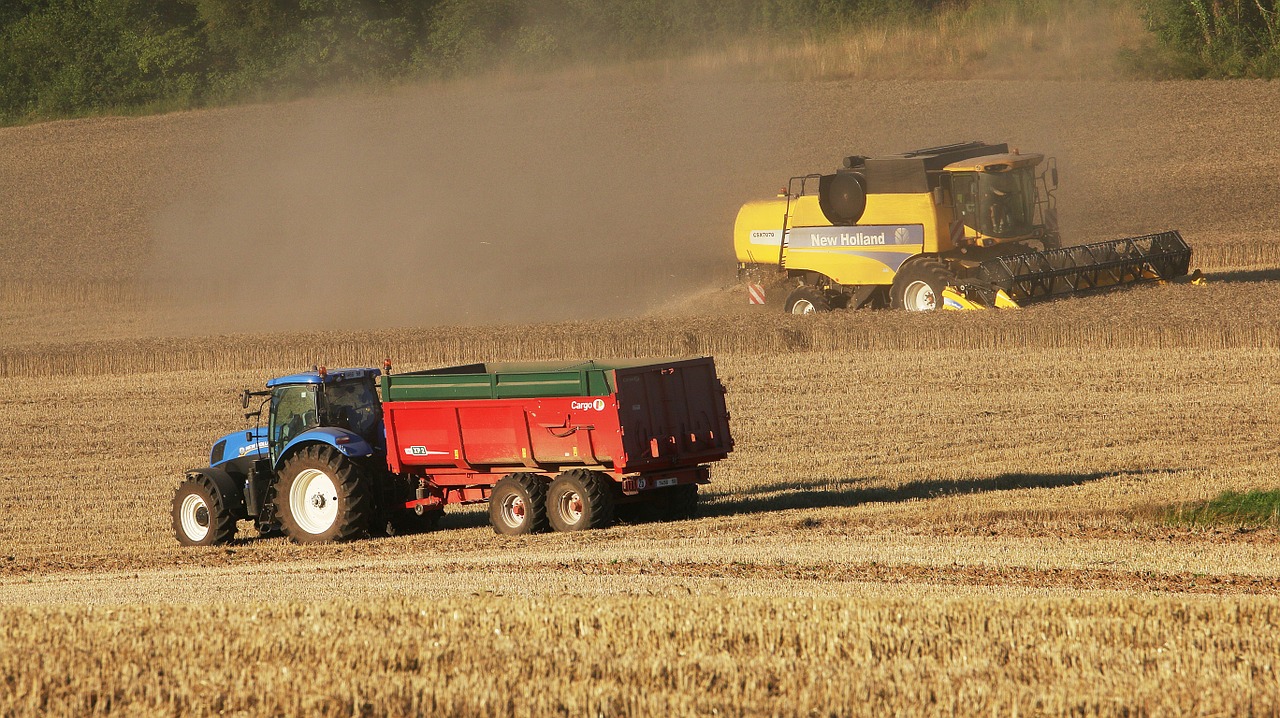 tractor-396477-1280.jpg