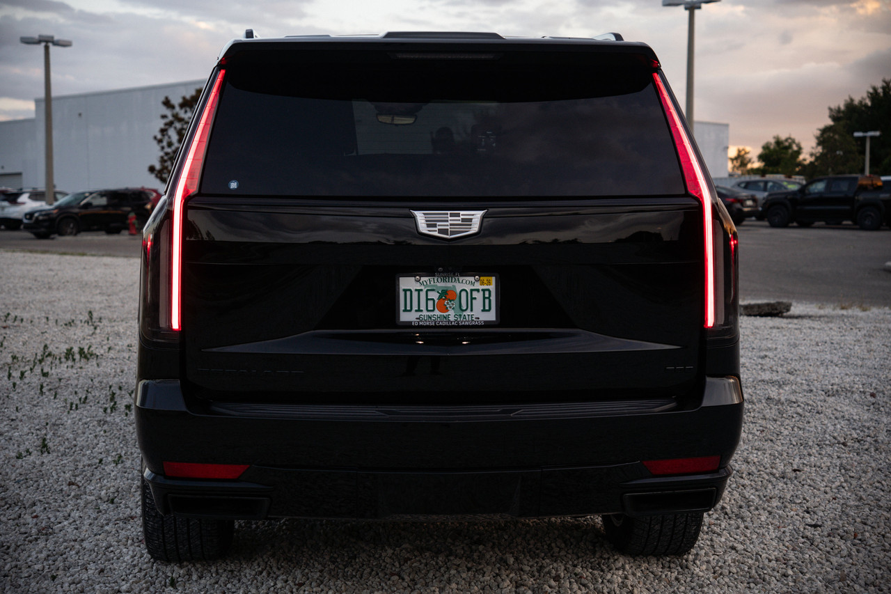 Cadillac Escalade View 31