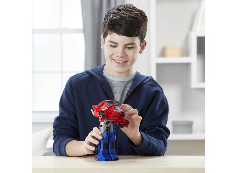 Transformers-Cyberverse-Ultimate-Optimus-Prime-009