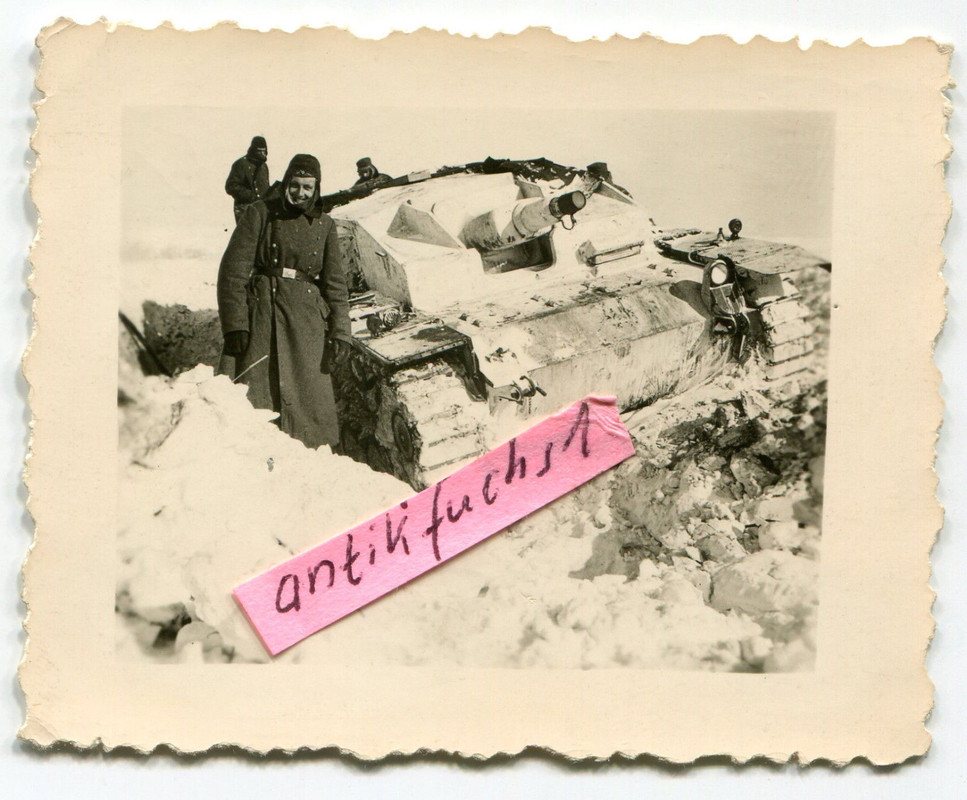 Deutscher Panzer Typ Sturmgeschütz mit Winter-Tarnanstrich 1942