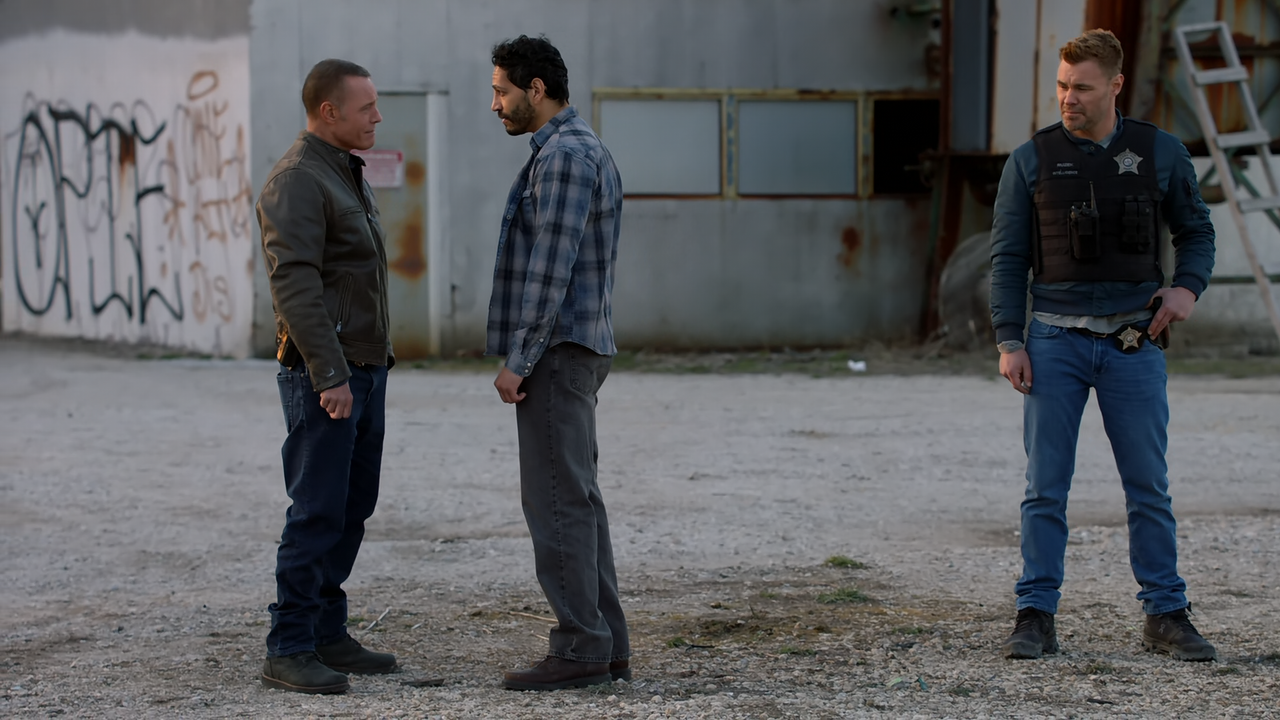 Chicago.P.D.S12E22.Vows.(2).1080p.10bit.AMZN.WEB-DL.DDP5.1.HEVC-Vyndros.mkv_snapshot_22.47_[2025.05.