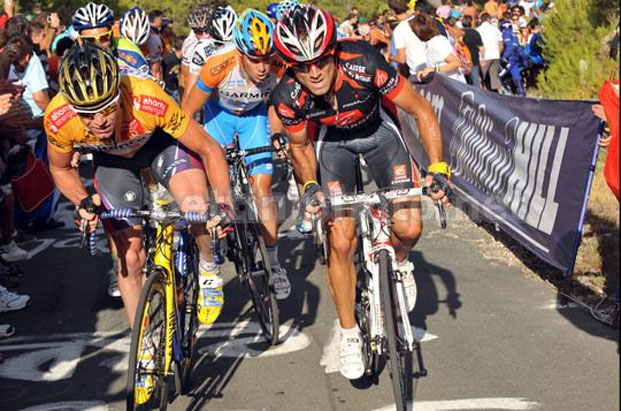 Evans e Valverde in azione sulla salita di Xorret de Catì, sede darrivo della nona tappa della Vuelta 2009 (foto Bettini)
