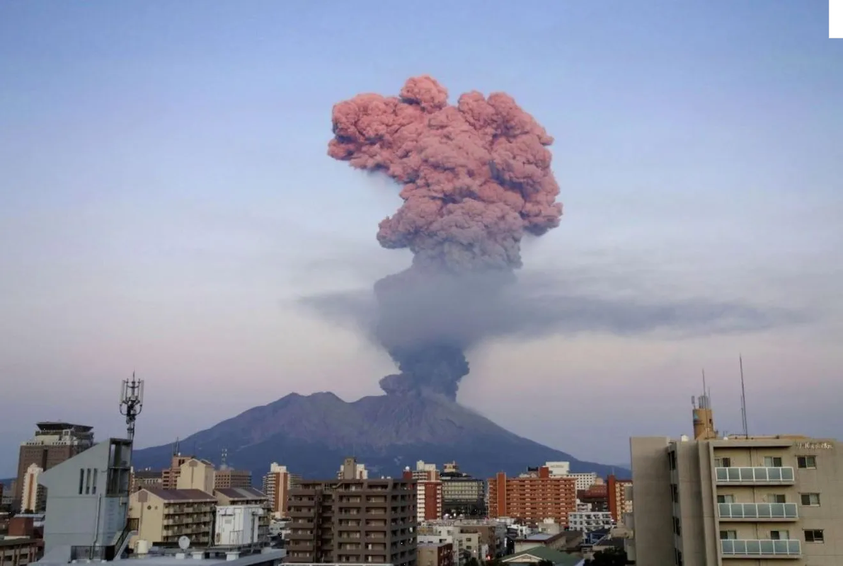 Impresionante video del volcán Sakurajima entrando en erupción en Japón