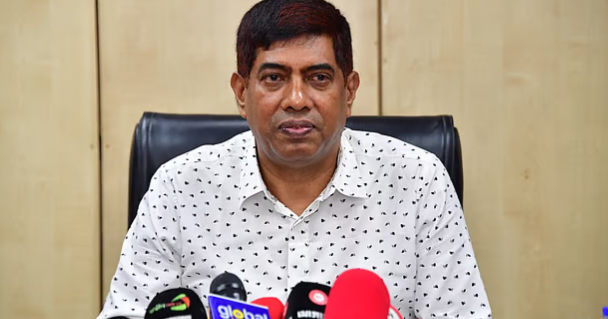 অস্ত্র হাতে প্রতিমন্ত্রী ইশরাক: আইনের ব্যত্যয় হলে ‘ব্যবস্থা নেবে পুলিশ’