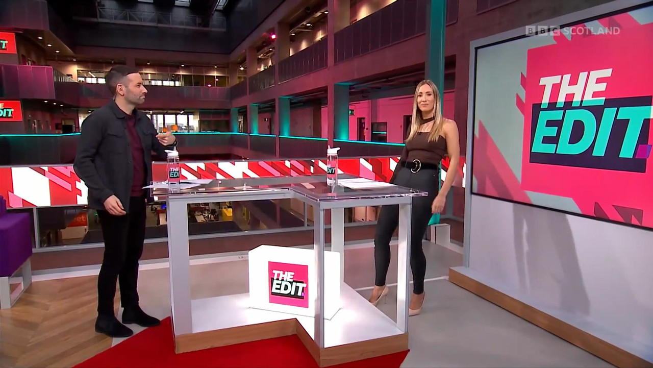 11.27 - 19.15.00 - The  Edit. Entertainment News And Chat With Amy Ir...-1.m4v_snapshot_17.19_[2021.