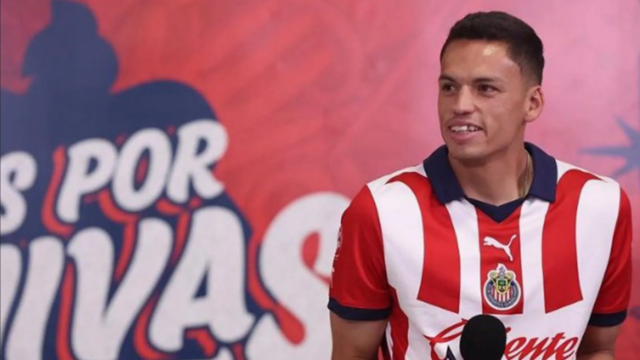 Óscar Whalley quiere otra oportunidad en Chivas y puede quedarse en 2024