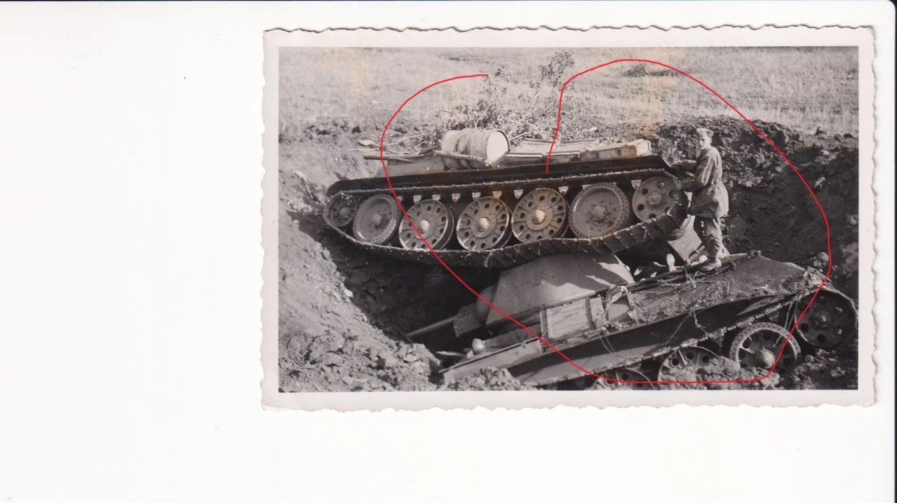 WW2 Foto DR Elitesoldaten Das Reich Rusland Beute Panzer Tank T34 TOP