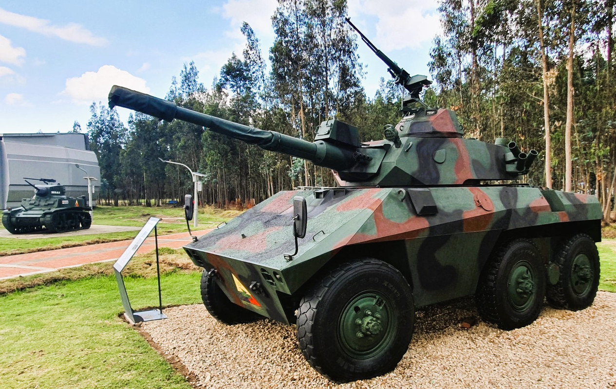 Colombia retira de servicio sus blindados Cascavel EE-9