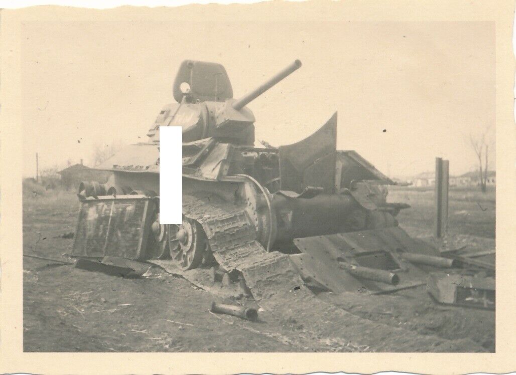 Russland russischer T 34 Panzer total zerstört