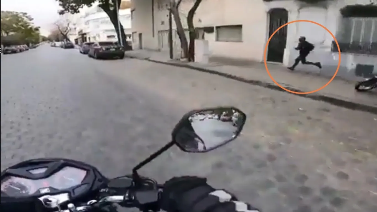 Mujer roba moto a sus asaltantes y ellos la denuncian a la Policía
