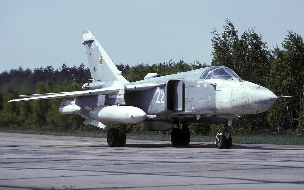 11 ORAP Su-24MR 22 White_0615307_1