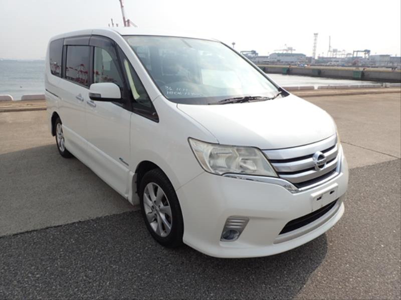 2013 Nissan Serena Highwaystar Shybrid 8 Seat