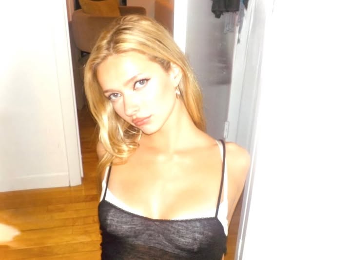 Apple Martin, la figlia di Gwyneth Paltrow e Chris Martin Apple Martin, figlia di Gwyneth Paltrow e Chris Martin, in un ritratto condiviso sui social