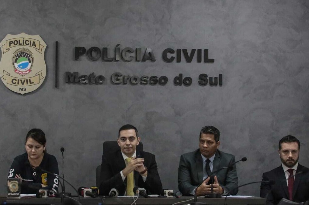 Da direita para a esquerda, delegada Medina, Roberto Gurgel, diretor geral da Polícia Civil, e servidores da Receita Federal ©Marcos Maluf