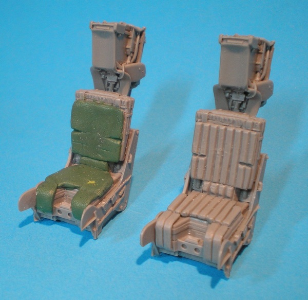 tn_F-14_seats_007.jpg