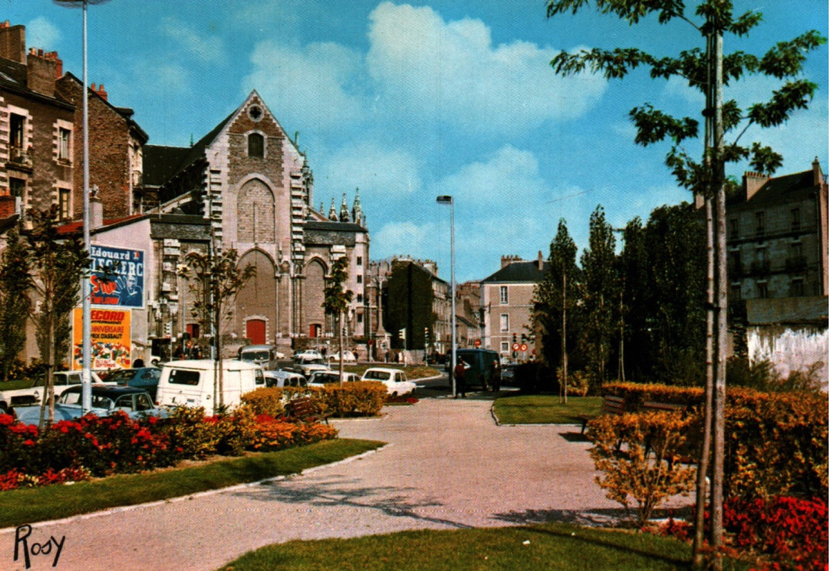 Place et église Saint Similien