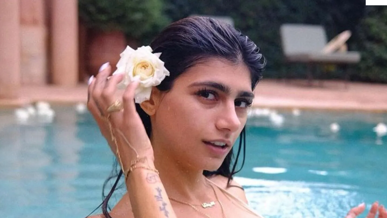 Mostró demás Mia Khalifa con sexy vestido de Bob Esponja 