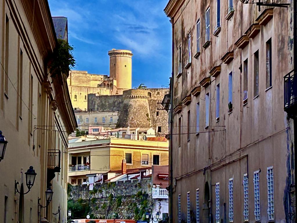 Жаркий сентябрь на побережье Тирренского моря. Жаркий сентябрь на побережье Тирренского моря.