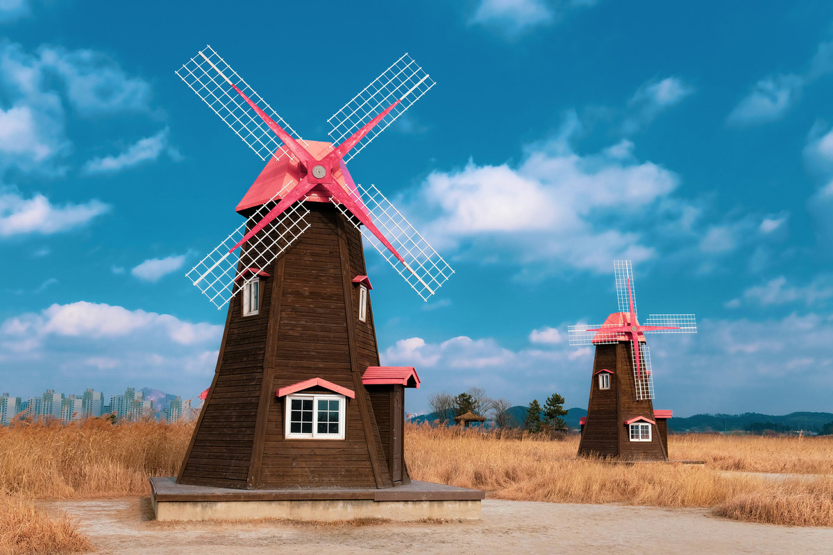 brownandredwindmill.jpg