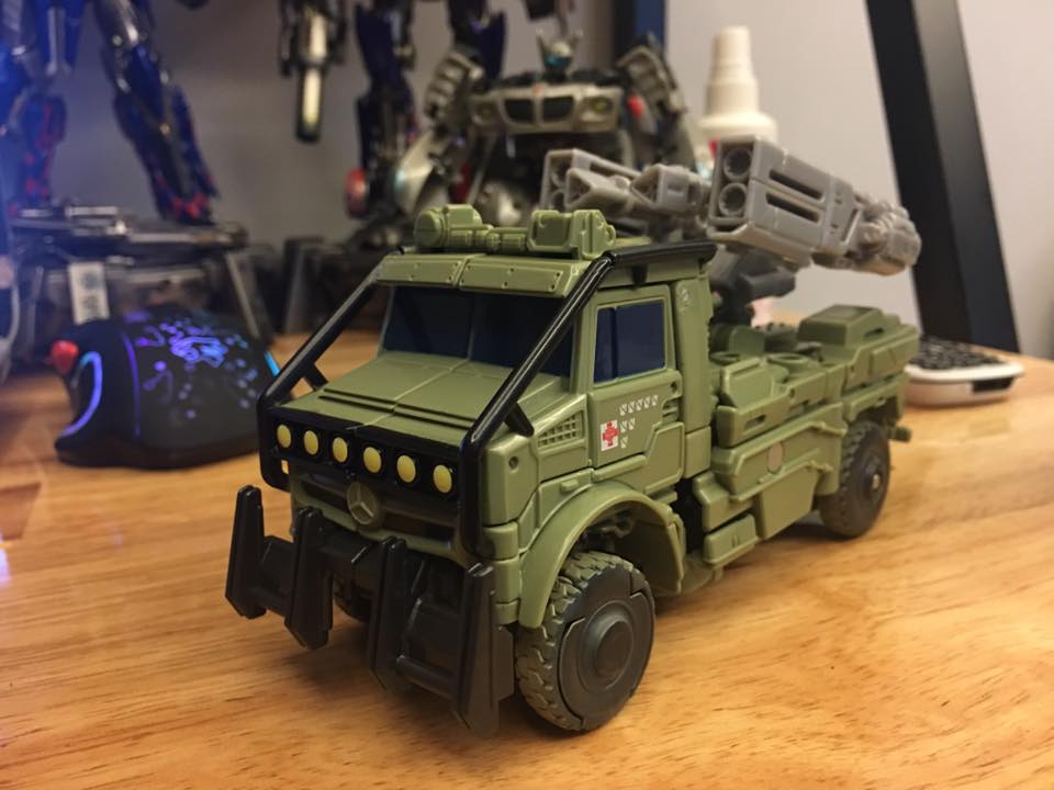 Transformers-The-Last-Knight-Voyager-Class-Autob