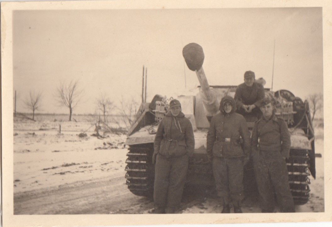 Foto - 2.WK - Technik - Deutsches Sturmgeschütz in Wintertarn Se
