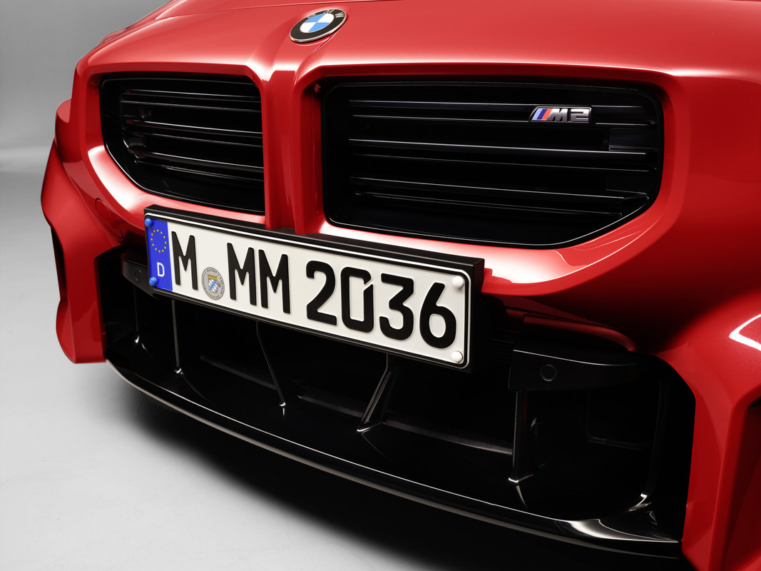 P90481950_highRes_the-all-new-bmw-m2-s